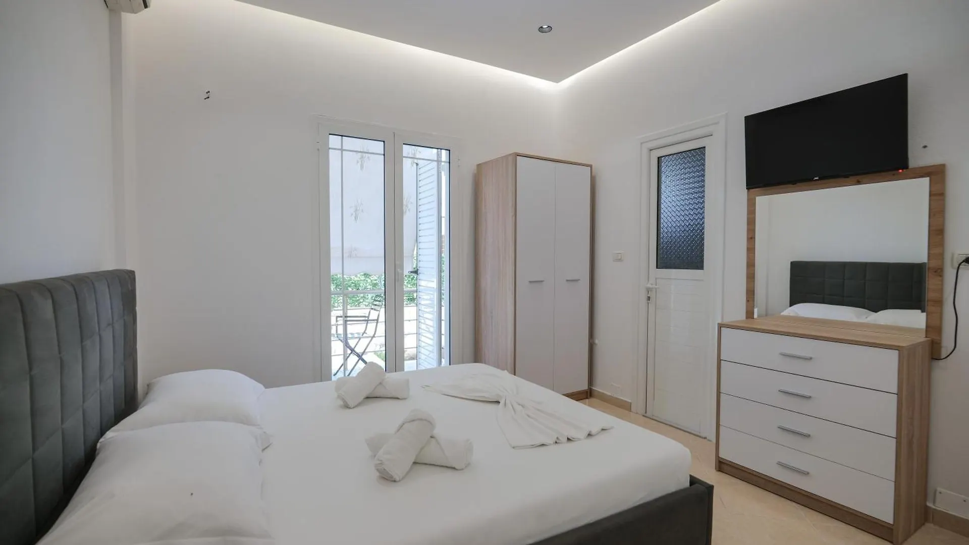 La Maison Boutique Hotel Εξαμίλιο